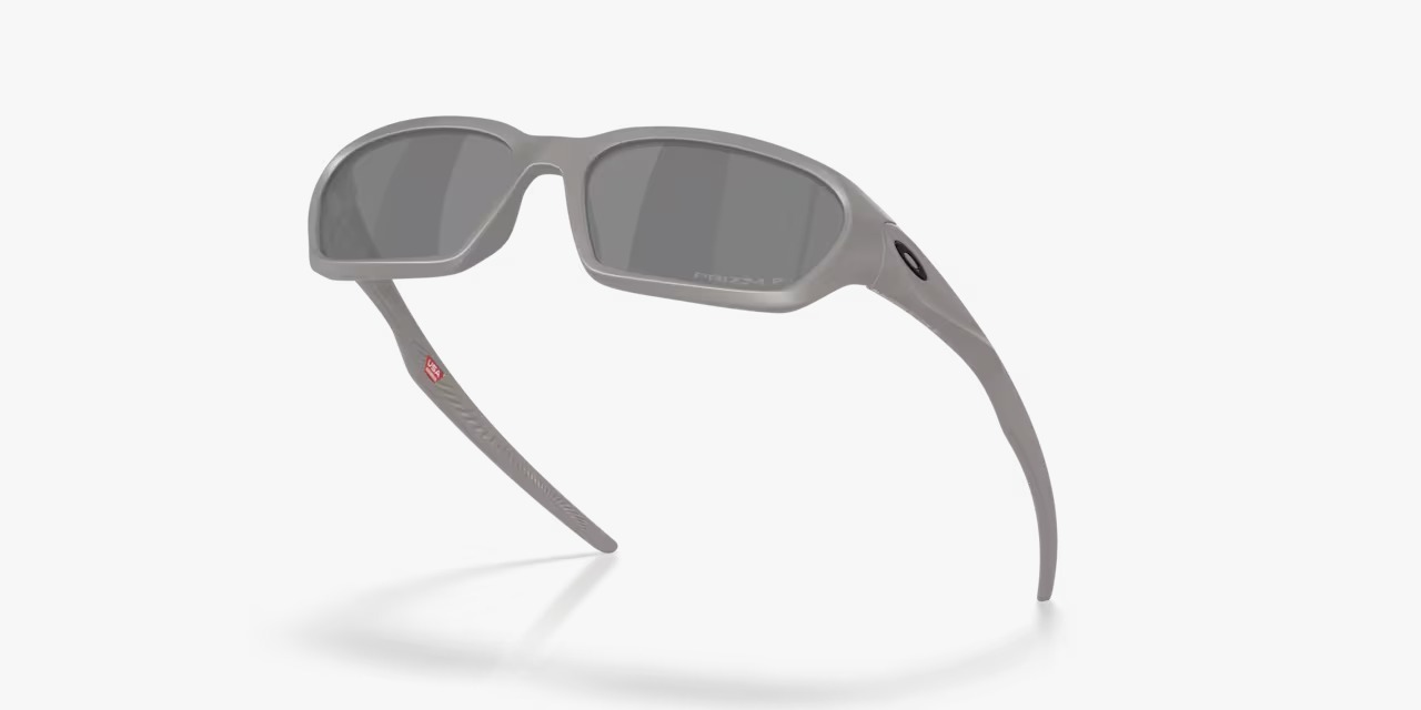 משקפי שמש OAKLEY OO9530-0558 4 משקפי שמש OAKLEY OO9530-0558